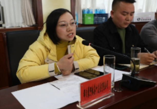 都勻市召開電商產(chǎn)業(yè)座談會，蒙阿妹作交流發(fā)言